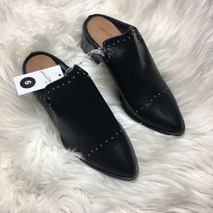 Universal Thread black Mules size 6